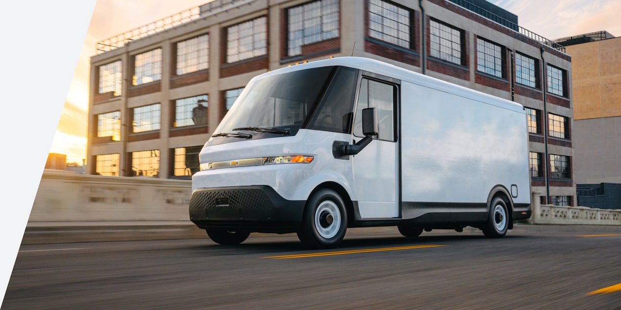 A 2025 BrightDrop in 3/4 view in front of a building.