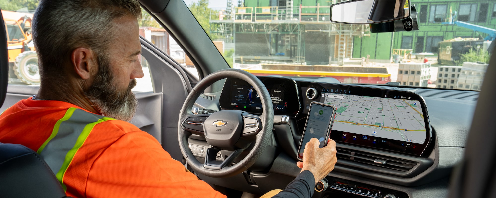 A construction worker using the GM Fleet connect app in their Chevrolet Silverado