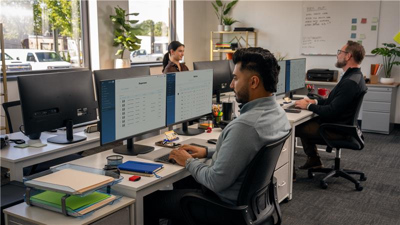 Three office workers using GM One Fleet